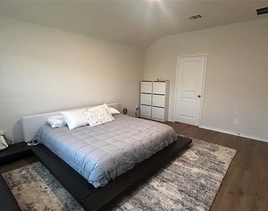 818 Coastline Way - Photo Thumbnail 10