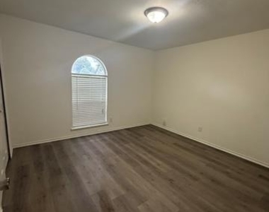 2829 Arcadia Lane - Photo Thumbnail 1