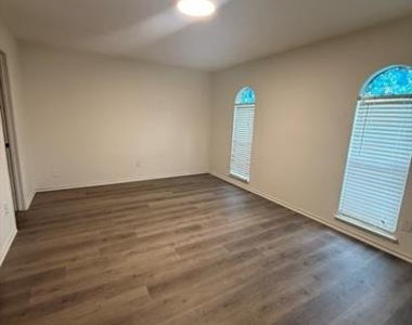 2829 Arcadia Lane - Photo Thumbnail 10