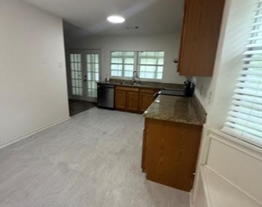 2829 Arcadia Lane - Photo Thumbnail 3