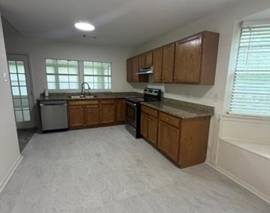 2829 Arcadia Lane - Photo Thumbnail 6