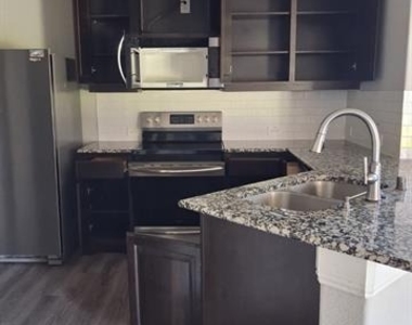 6816 Topaz Drive - Photo Thumbnail 2