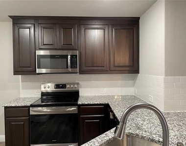 6816 Topaz Drive - Photo Thumbnail 4