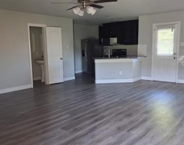 6816 Topaz Drive - Photo Thumbnail 5