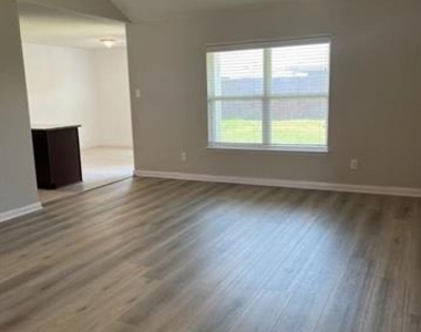 1221 Arizona Drive - Photo Thumbnail 9
