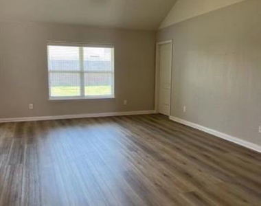 1221 Arizona Drive - Photo Thumbnail 11