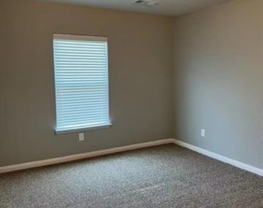 1221 Arizona Drive - Photo Thumbnail 6