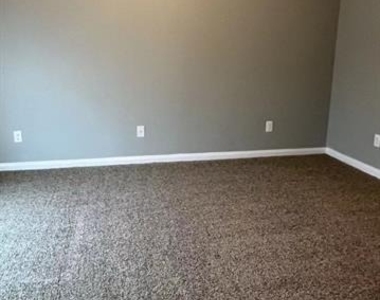 1221 Arizona Drive - Photo Thumbnail 7