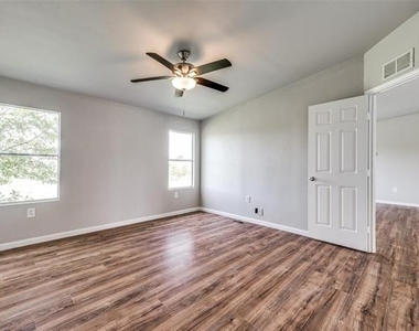 3501 Meadow Vista Circle - Photo Thumbnail 9