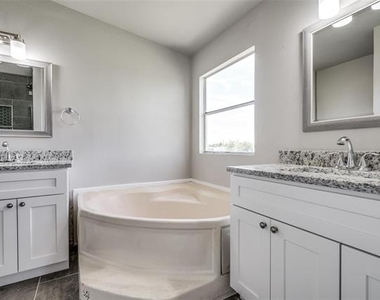 3501 Meadow Vista Circle - Photo Thumbnail 10