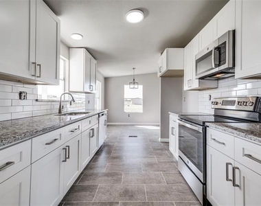 3501 Meadow Vista Circle - Photo Thumbnail 4