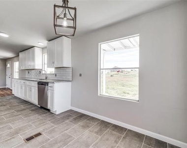 3501 Meadow Vista Circle - Photo Thumbnail 7