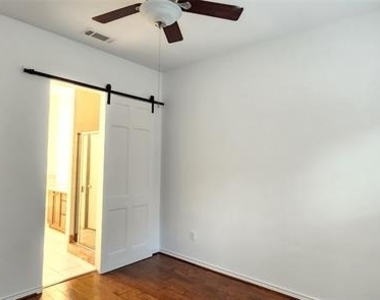 1211 Lake Pointe Way - Photo Thumbnail 12