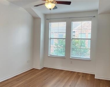 1211 Lake Pointe Way - Photo Thumbnail 19