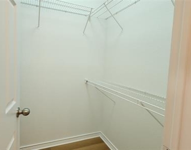 1211 Lake Pointe Way - Photo Thumbnail 24