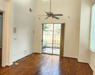 1211 Lake Pointe Way - Photo Thumbnail 9