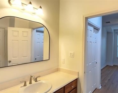 1211 Lake Pointe Way - Photo Thumbnail 22