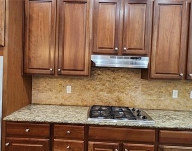 1211 Lake Pointe Way - Photo Thumbnail 8