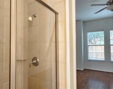 1211 Lake Pointe Way - Photo Thumbnail 13