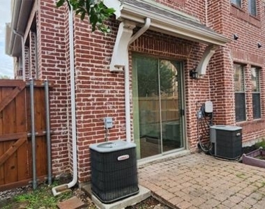 1211 Lake Pointe Way - Photo Thumbnail 31