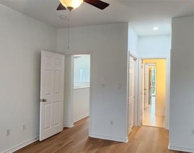 1211 Lake Pointe Way - Photo Thumbnail 20