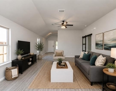 3344 Duncan Way - Photo Thumbnail 4