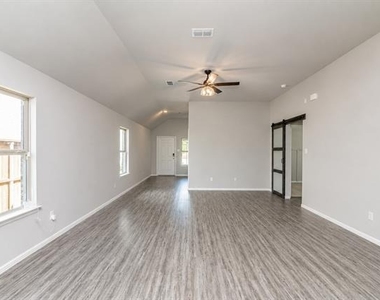 3344 Duncan Way - Photo Thumbnail 5