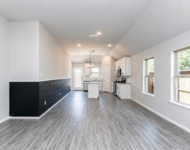 3344 Duncan Way - Photo Thumbnail 3