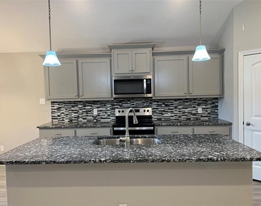 148 Frank Street - Photo Thumbnail 4