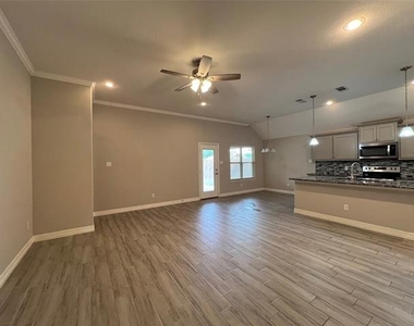 148 Frank Street - Photo Thumbnail 2