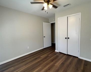 127 Dunn Street - Photo Thumbnail 21