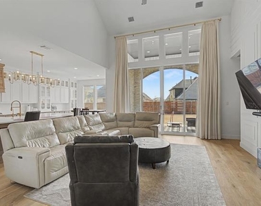 2531 Whitewood Drive - Photo Thumbnail 10
