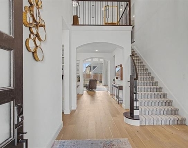 2531 Whitewood Drive - Photo Thumbnail 2