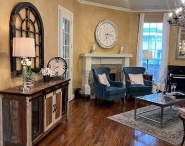 1625 Roma Lane - Photo Thumbnail 3