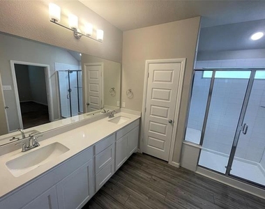 525 Ardsley Lane - Photo Thumbnail 18