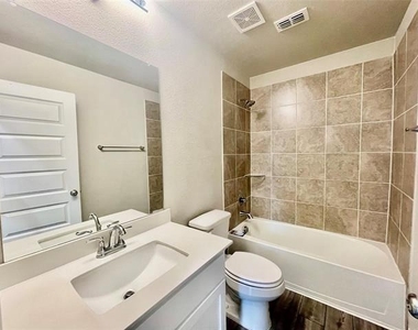 525 Ardsley Lane - Photo Thumbnail 11
