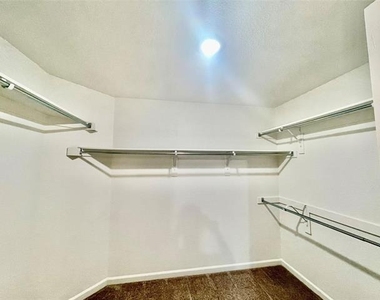 525 Ardsley Lane - Photo Thumbnail 19
