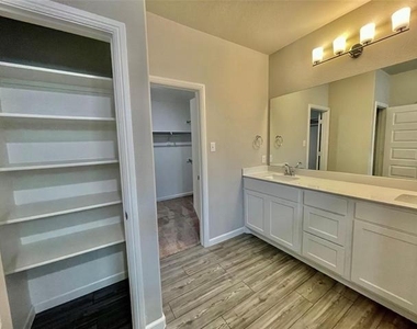 525 Ardsley Lane - Photo Thumbnail 17