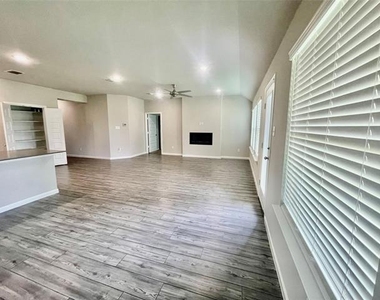525 Ardsley Lane - Photo Thumbnail 32