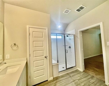 525 Ardsley Lane - Photo Thumbnail 16