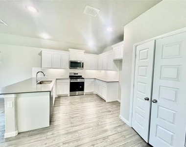 525 Ardsley Lane - Photo Thumbnail 28