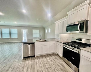 525 Ardsley Lane - Photo Thumbnail 7