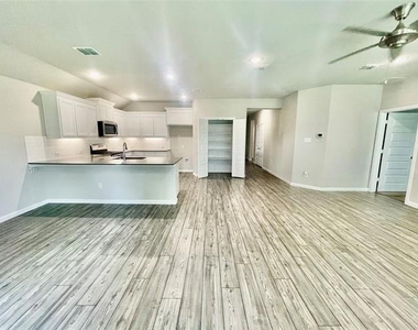 525 Ardsley Lane - Photo Thumbnail 9