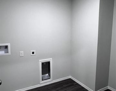 108 Dotty Lou Street - Photo Thumbnail 8