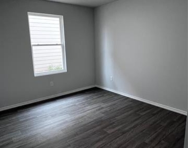 108 Dotty Lou Street - Photo Thumbnail 10