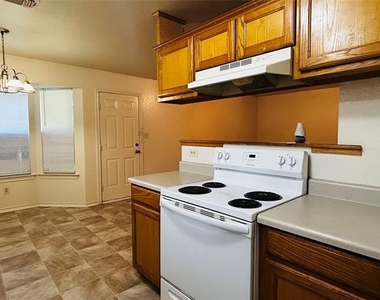 1602 Moss Street - Photo Thumbnail 3