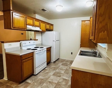 1602 Moss Street - Photo Thumbnail 4