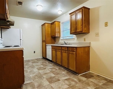 1602 Moss Street - Photo Thumbnail 2