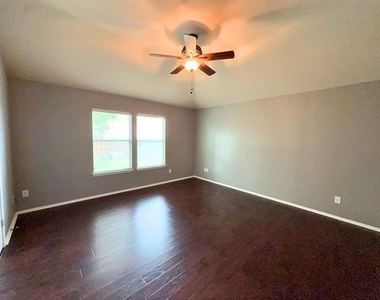 9120 Goldenview Drive - Photo Thumbnail 7