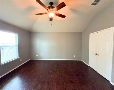 9120 Goldenview Drive - Photo Thumbnail 8